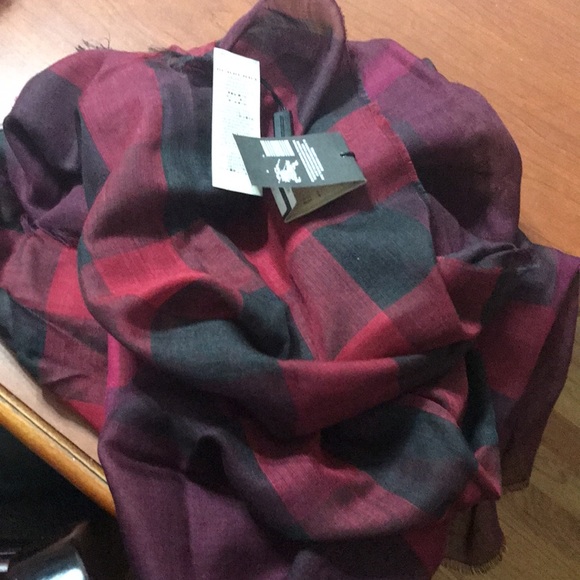 NWT Burberry wool silk check scarf. - Picture 3 of 6